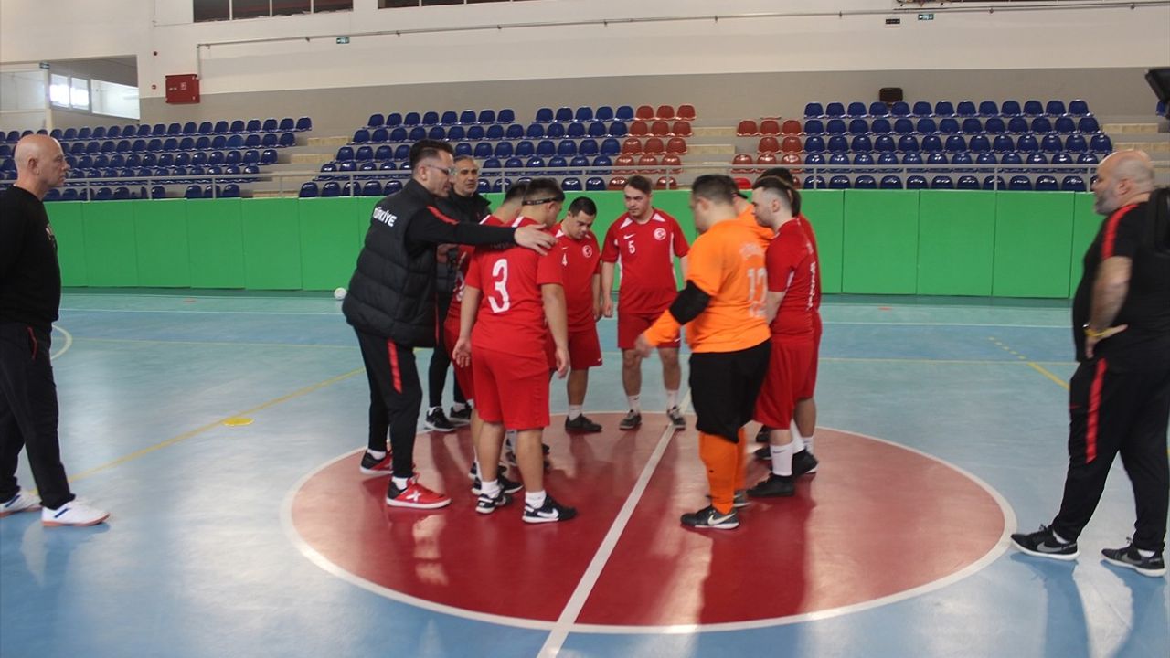 Down Sendromlular Futsal Milli Takımı Avrupa Şampiyonası'na Hazırlanıyor