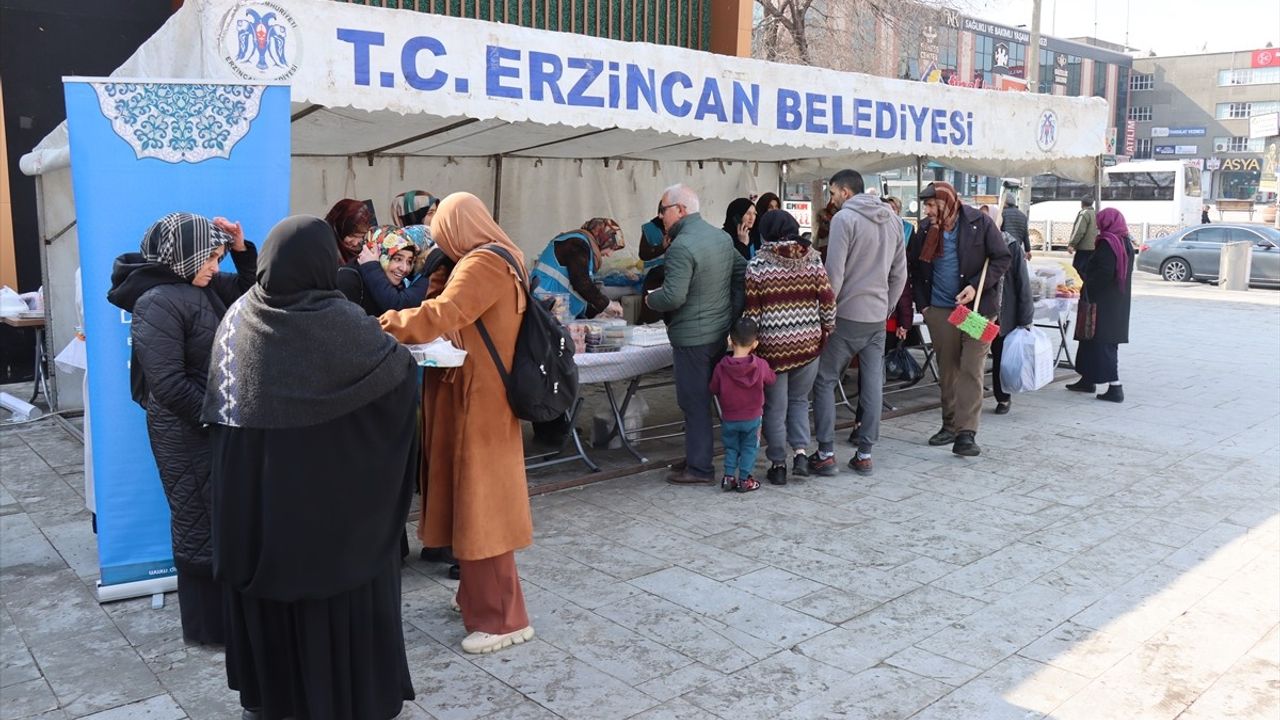 Erzincan'da Hayır Çarşısı ile Deprem Bölgesine Destek