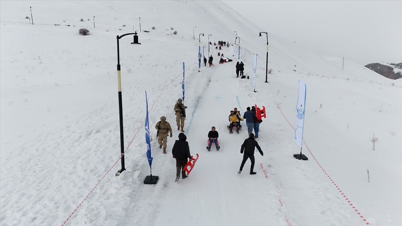 Erzurum'da Gelenekten Geleceğe Kış Oyunları Festivali Düzenlendi