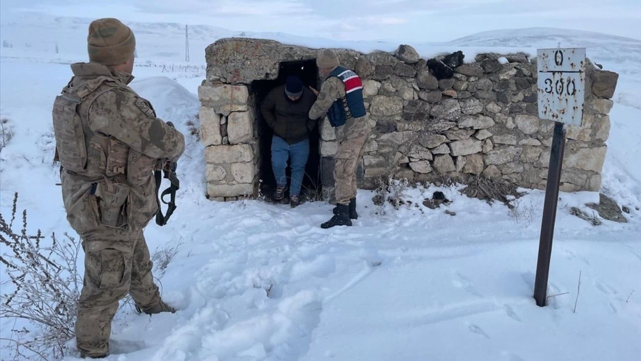 Erzurum'daki Göçmen Kaçakçılığı Operasyonunda 11 Tutuklama