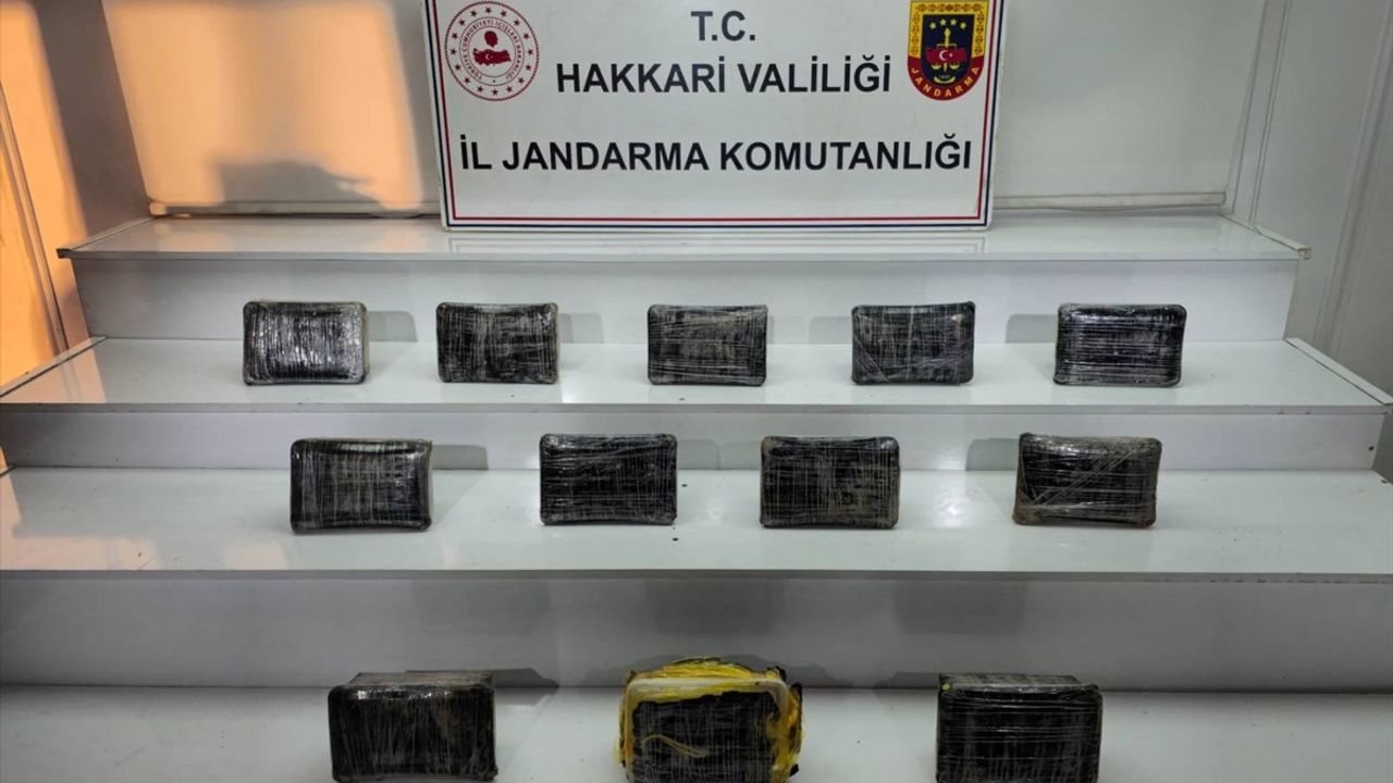 Hakkari'de Minibüste Uyuşturucu Operasyonu