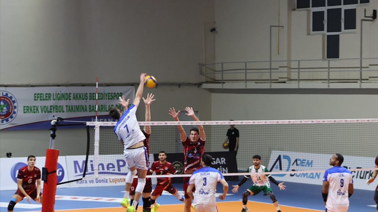 Halkbank, SMS Grup Efeler Ligi'nde Kuşgöz İzmir'i Mağlup Etti