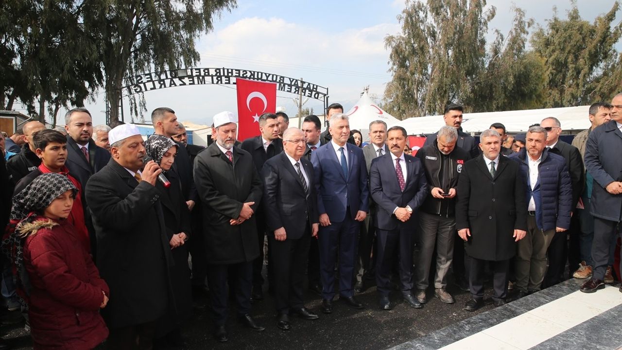 Hatay'da Deprem Mezarlığı'na Anma Ziyareti