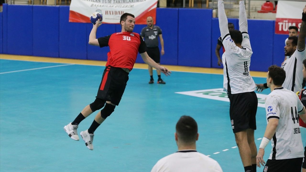 Hentbol Süper Lig: Beşiktaş Mihalıççık Belediyespor'u Mağlup Etti