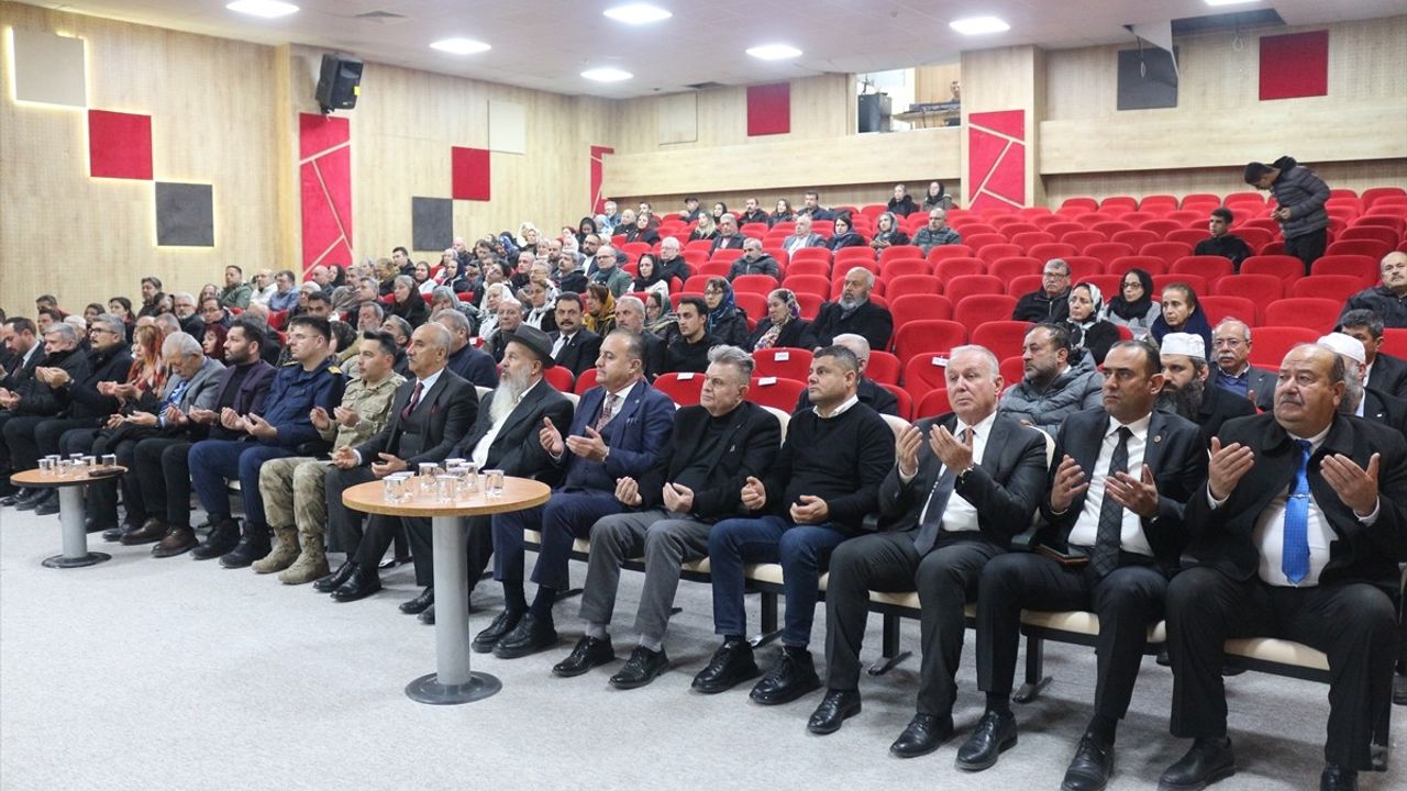 İskenderun'da Depremzedeler İçin Anma Töreni Düzenlendi