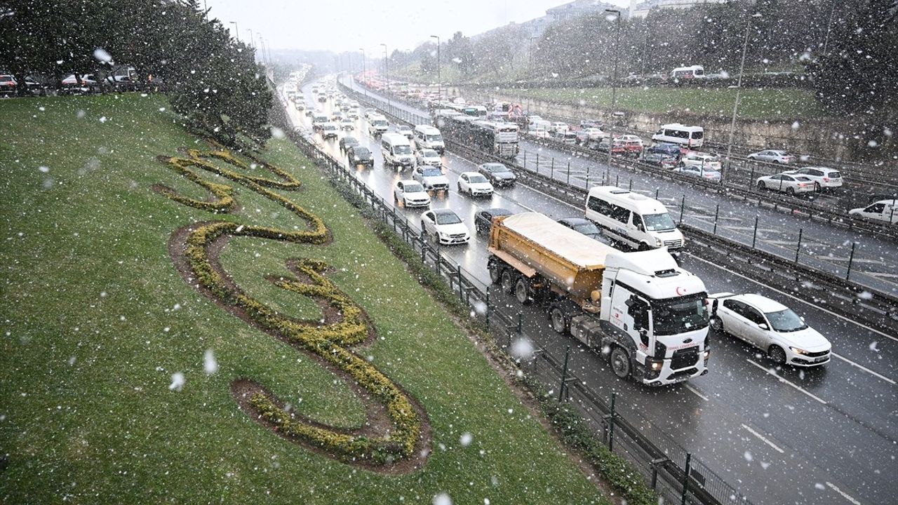 İstanbul'da Devam Eden Kar Yağışıyla İlgili Son Gelişmeler