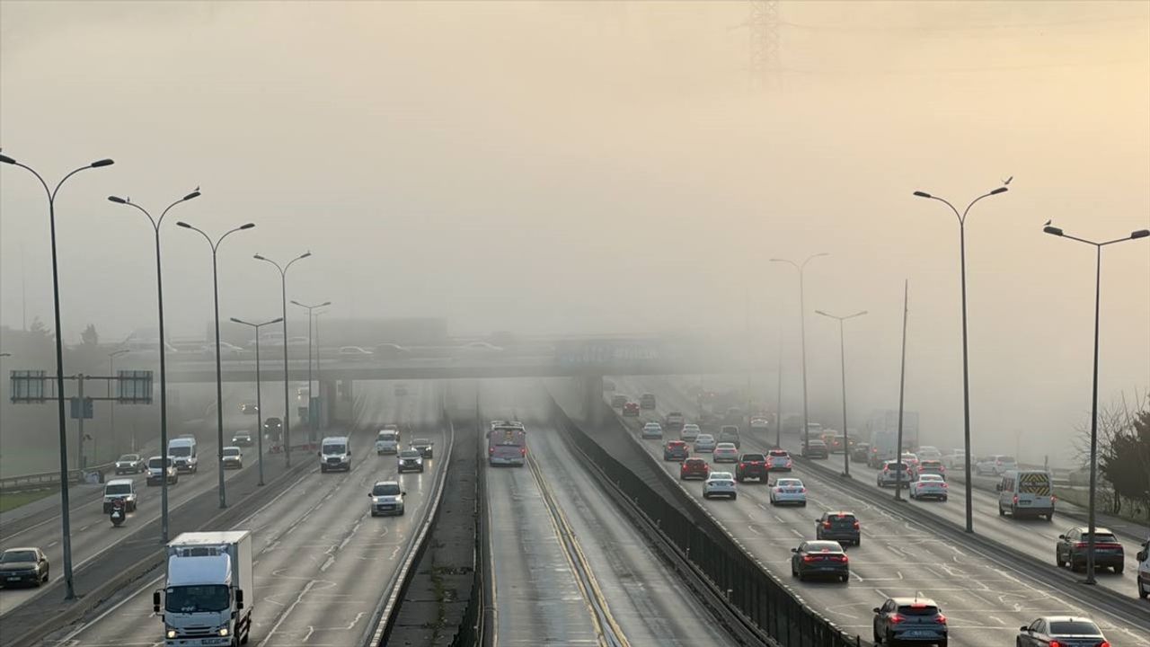 İstanbul'da Yoğun Sis Hava Durumu Etkili Oluyor