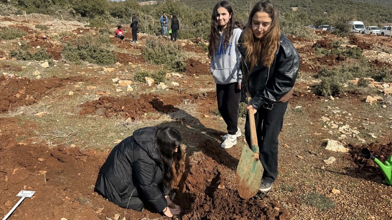 Kahramanmaraş'ta Deprem Şehitleri İçin Anma Fidanları Dikildi