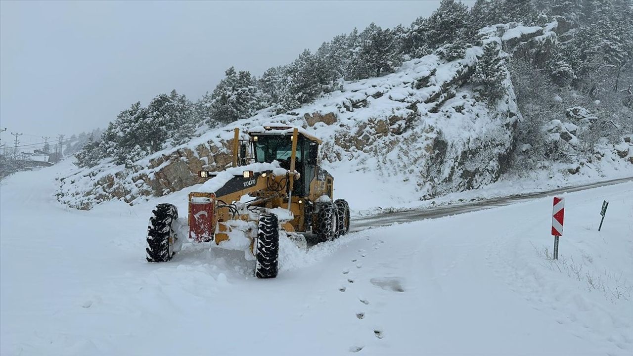 Kahramanmaraş'ta Kar Nedeniyle 66 Mahalle Ulaşım Dışında Kaldı