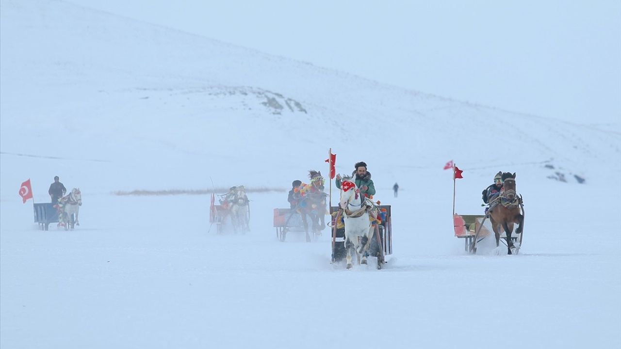 Kars'ta Çıldır Gölü'nde Buz Şenliği Coşkusu