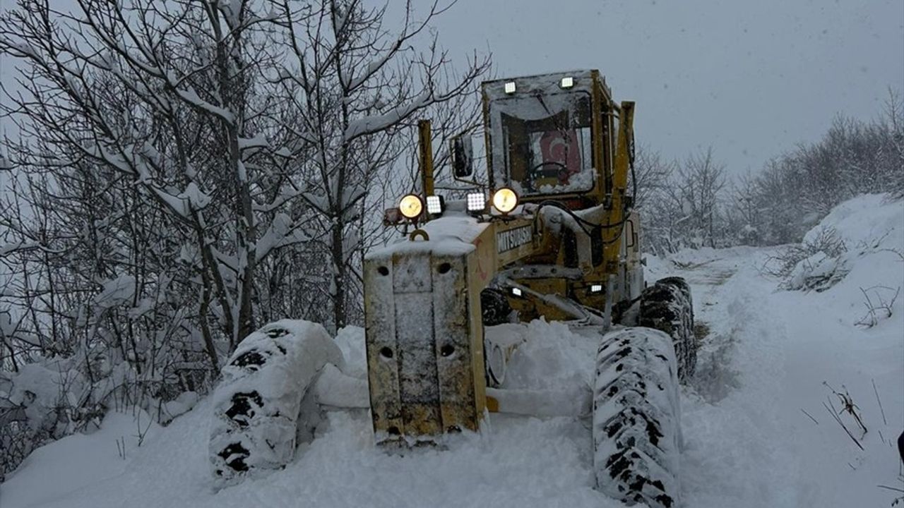 Kastamonu'da Cenaze İçin Kapanan Köy Yolu Açıldı