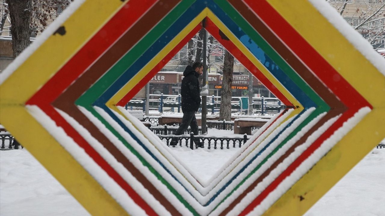 Kayseri'de Etkili Kar Yağışı Başladı