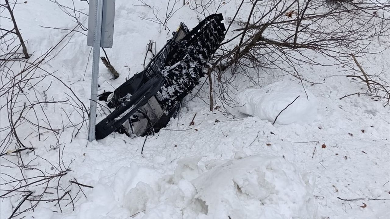 Kepçe Operatörü Kar Motoru Sürücüsünü Kurtardı