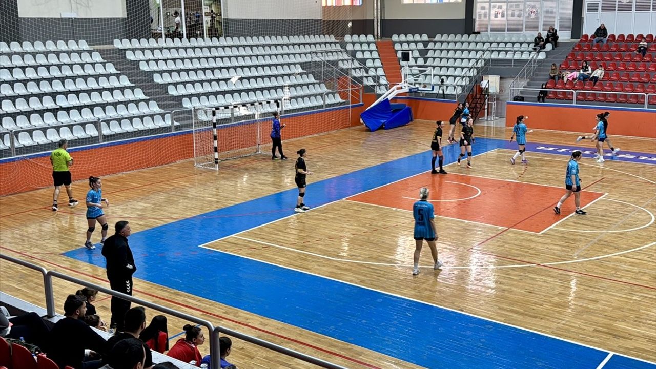 Kırşehir Belediyespor Kadın Hentbol Takımı Konuk Ekipte Fark Yaratamadı