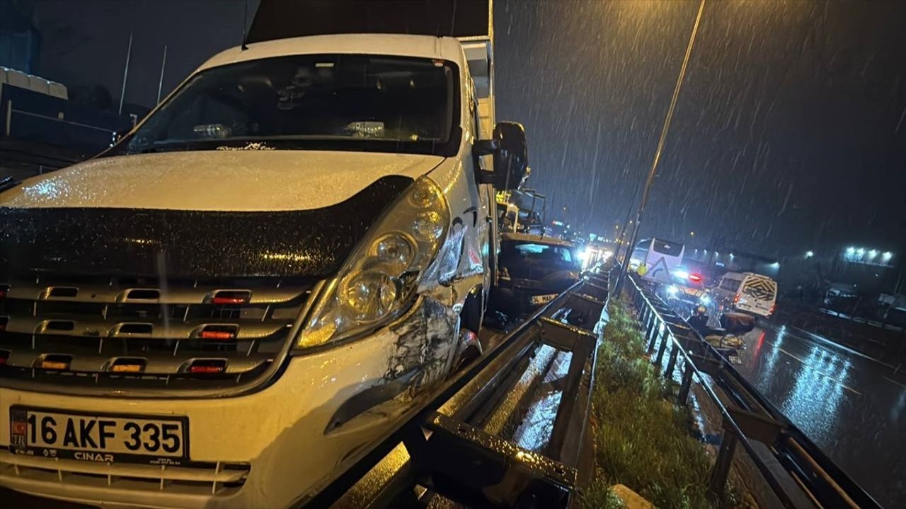 Kocaeli'de İki Farklı Trafik Kazası: 3 Yaralı