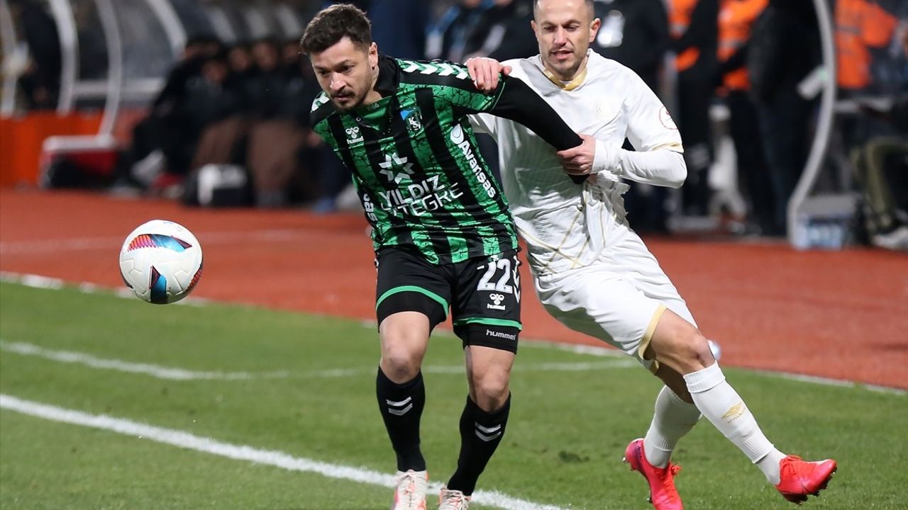 Kocaelispor, Manisa FK'yı Deplasmanda 2-0 Geçti