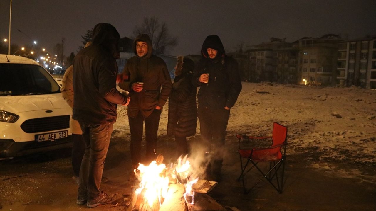 Malatya'da Depremde Hayatını Kaybedenler Anıldı