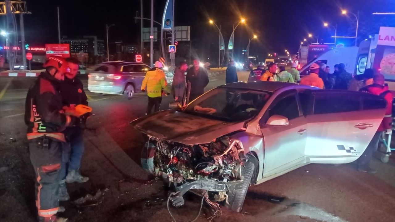 Malatya'da Trafik Kazası: 5 Yaralı