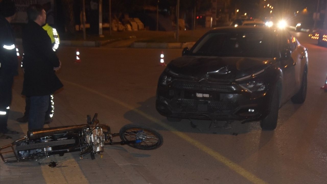 Mersin'de Otomobil ile Motosiklet Çarpıştı: Bir Yaralı