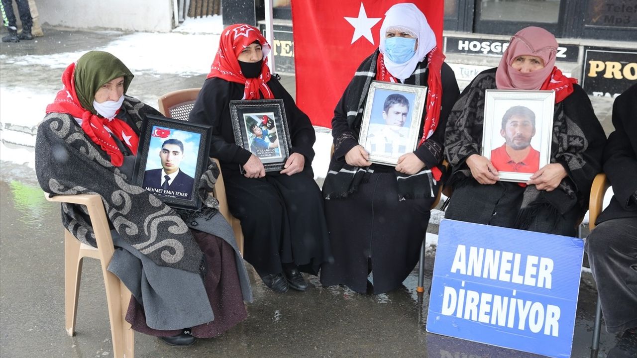 Muş'ta Kaçırılan Çocuklar İçin Eylem Devam Ediyor