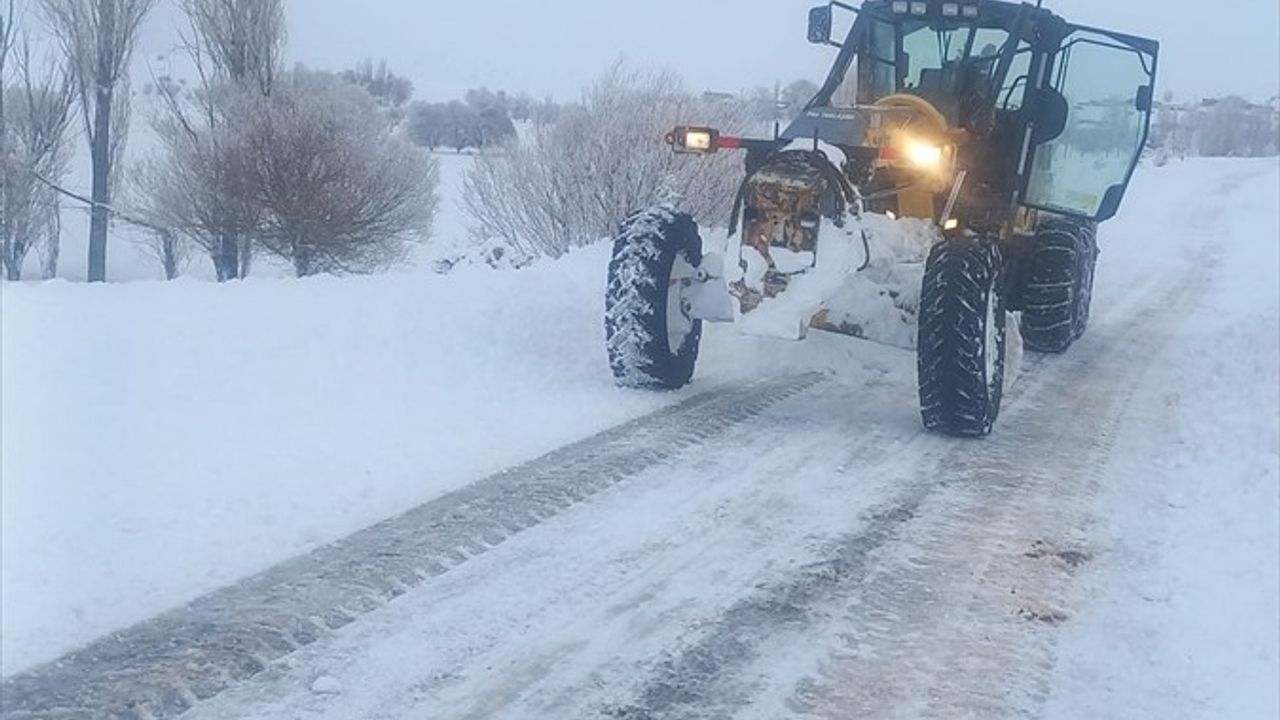 Niğde'de Kapanan 79 Köy Yolu Yeniden Ulaşıma Açıldı