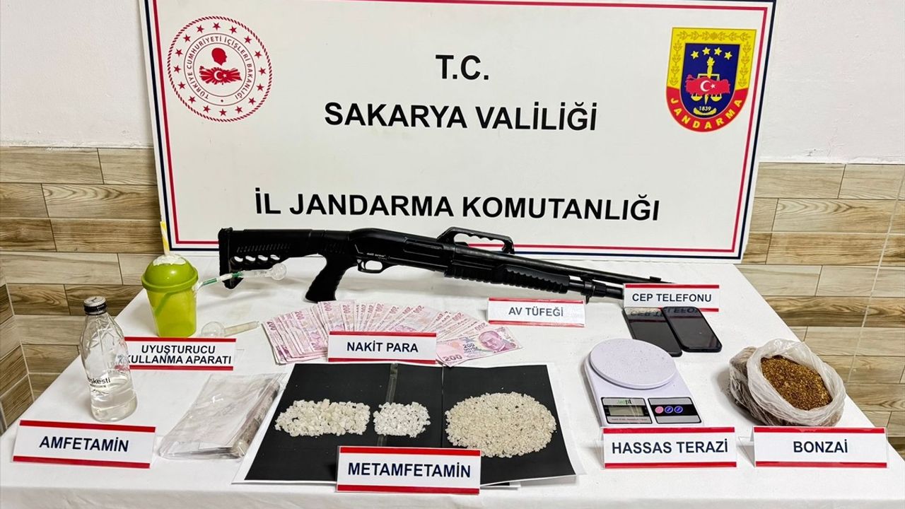 Sakarya'da Uyuşturucu Operasyonu: İki Şüpheli Tutuklandı