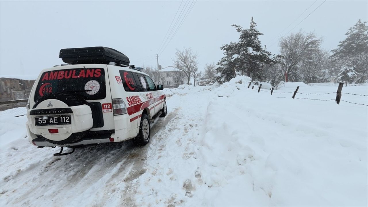 Samsun'da UMKE Ekibi Kar Altında Hasta Bebek İçin Seferber Oldu