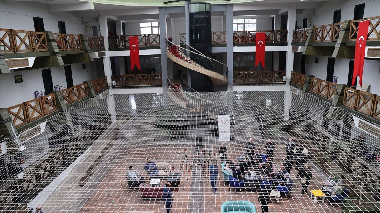 Samsun'da Yükümlüler Huzurevini Boyadı