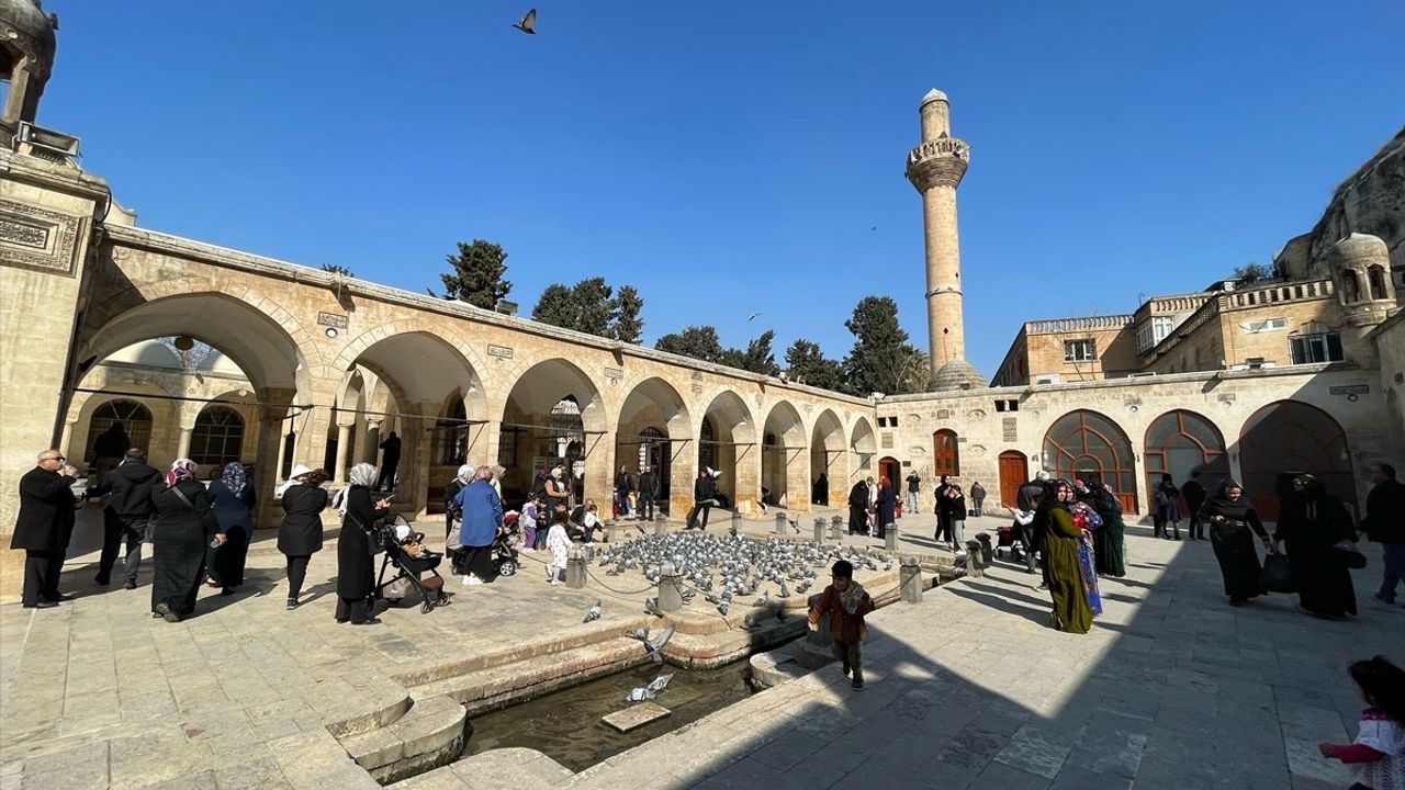 Şanlıurfa'da Güneşli Gunler: Balıklıgöl Ziyareti