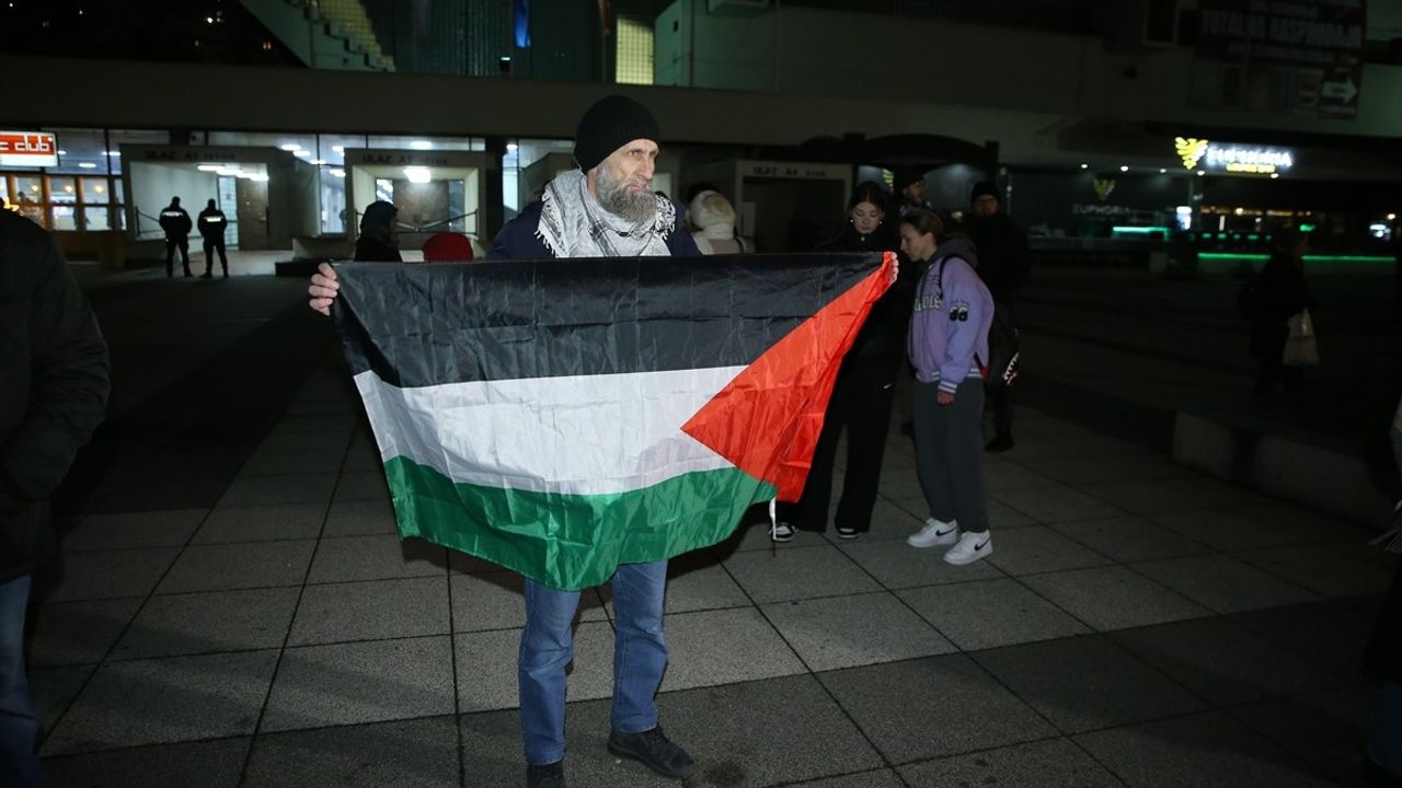 Saraybosna'da İsrail Kadın Buz Hokeyi Takımına Protesto