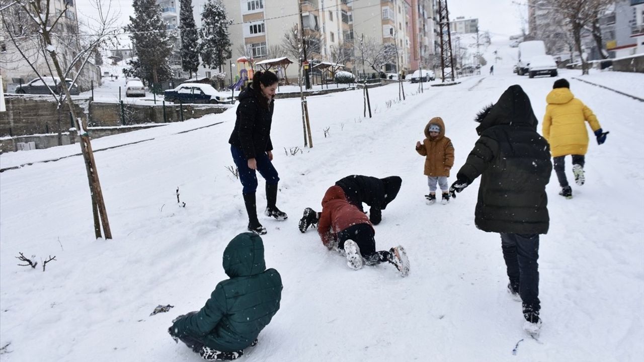 Sinop'ta Kar Yağışı Ulaşımı Engelliyor