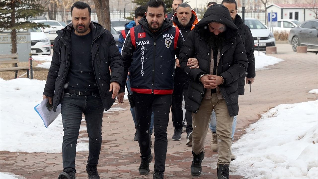 Sivas'ta Silah Kaçakçılığı İle İlgili 4 Gözaltı