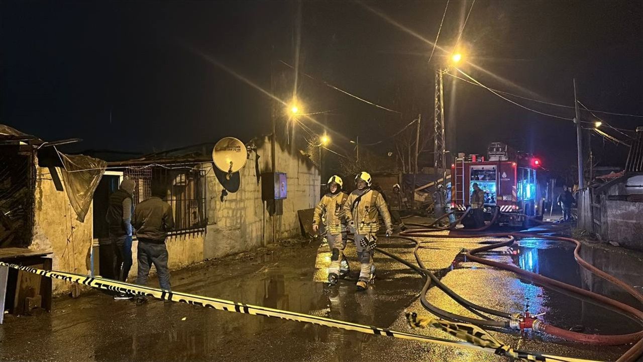 Sultangazi'deki Yangın Kısa Sürede Kontrol Altına Alındı