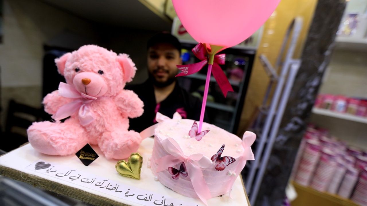 Suriyeliler, Özgürlükle Birlikte İlk Sevgililer Günü'nü Kutladı