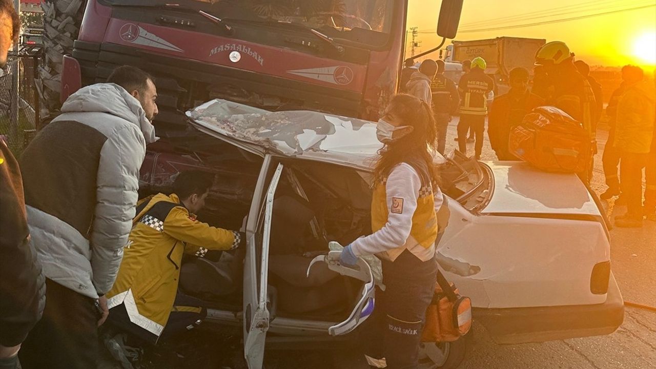 Tarsus'ta Feci Kaza: Otomobil Sürücüsü Hayatını Kaybetti