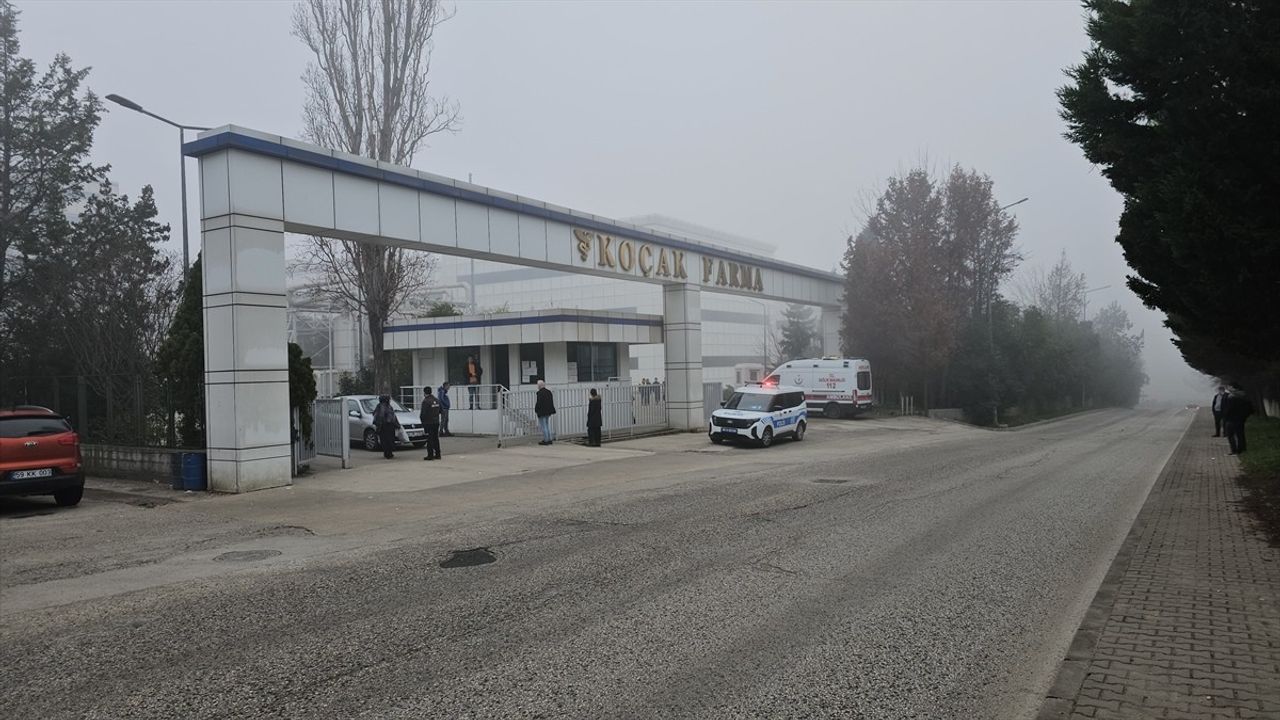 Tekirdağ'daki İlaç Fabrikasında Patlama: 3 İşçi Hastaneye Kaldırıldı