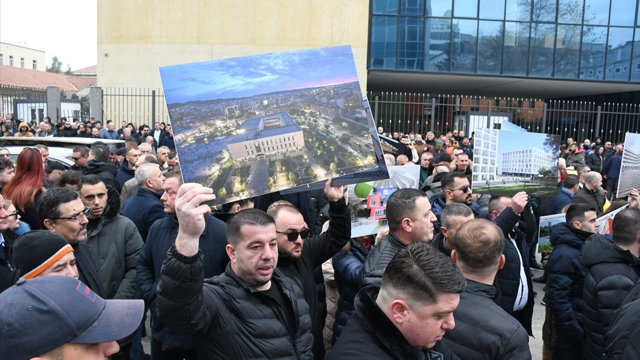 Tiran Belediye Başkanı Veliaj'ın Gözaltı Süresi Uzatıldı