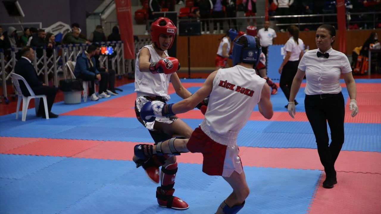 Türkiye Okul Sporları Gençler Kick Boks Şampiyonası Ordu'da Başladı