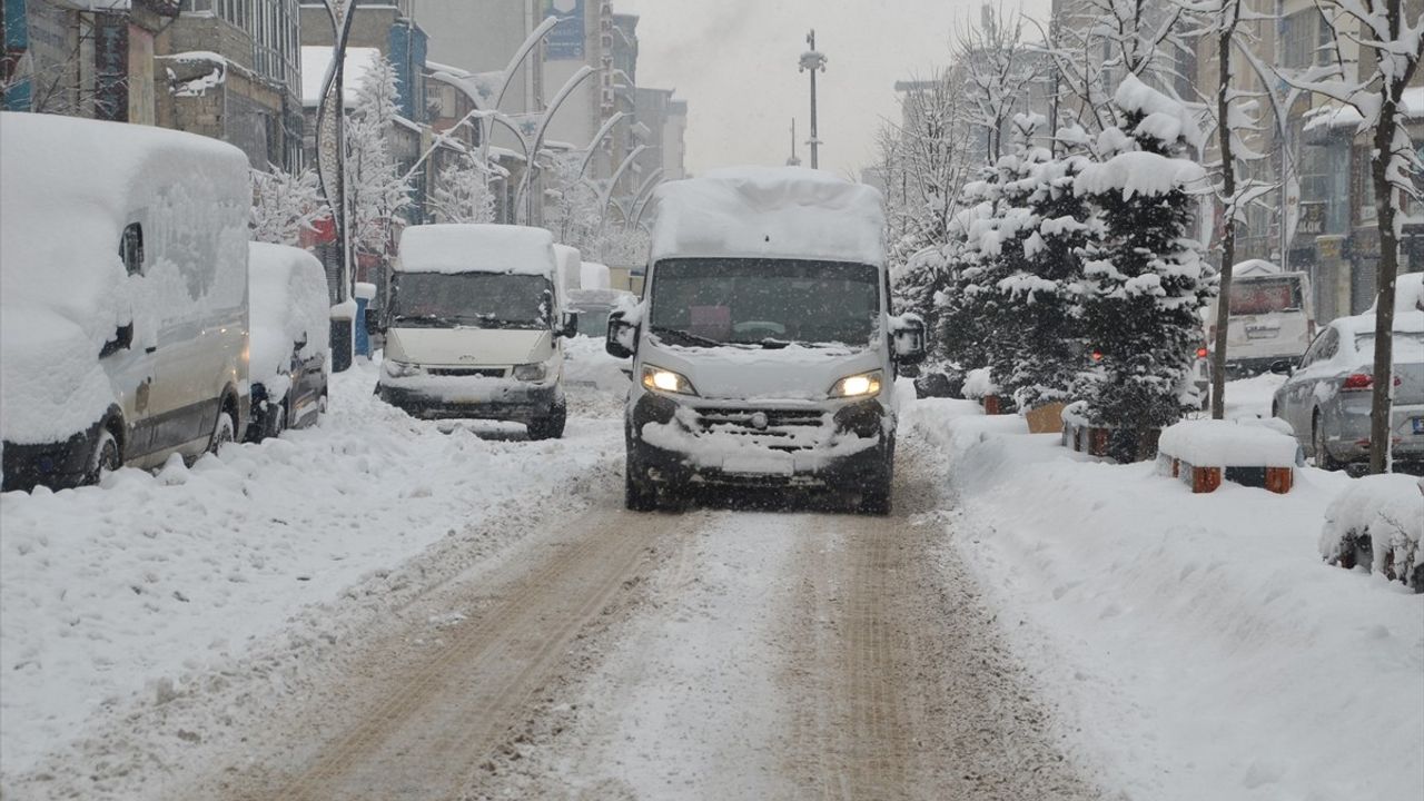 Van, Hakkari, Muş ve Bitlis'te Ulaşım Sorunları Devam Ediyor