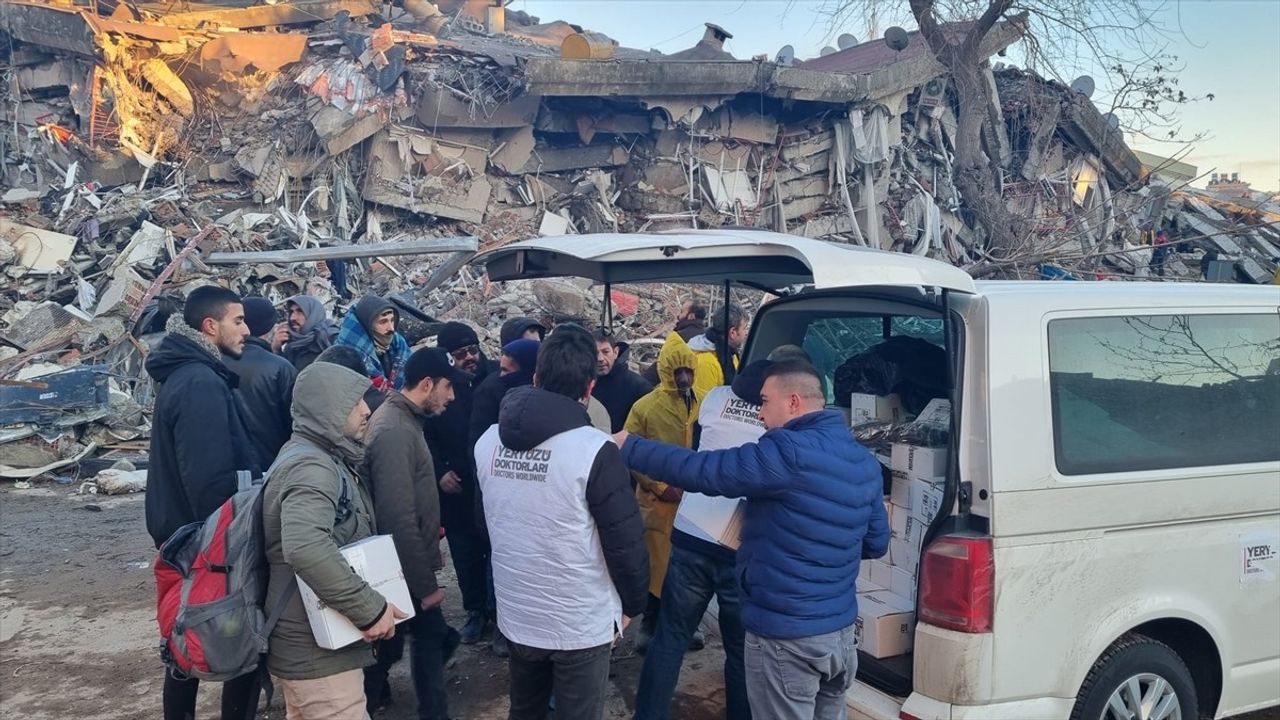 Yeryüzü Doktorları Hatay'daki Depremzedelere Gıda Desteği Sağladı