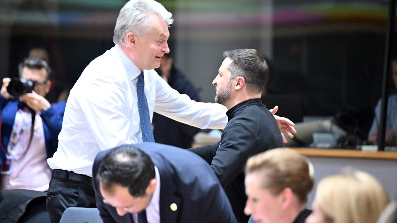 AB Liderleri Brüksel'de Olağanüstü Zirve Gerçekleştirdi