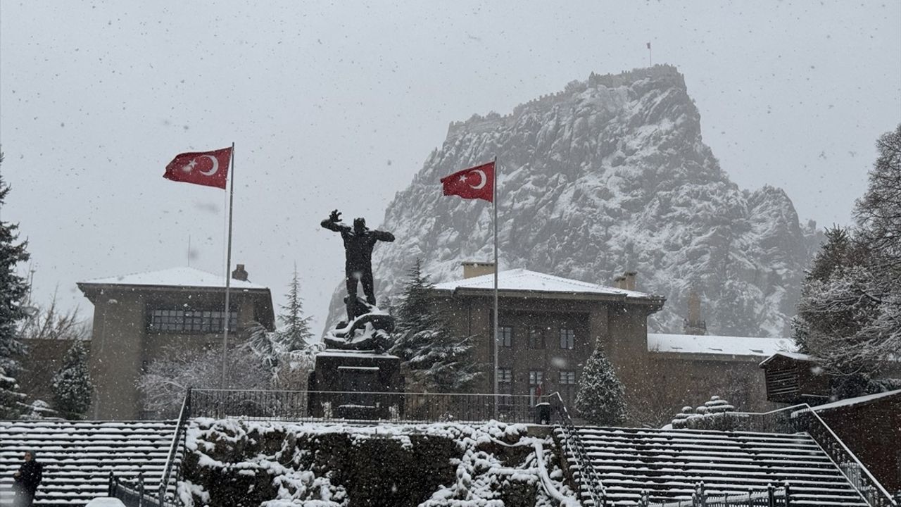 Afyonkarahisar'da Kar Yağışı Etkisini Gösterdi