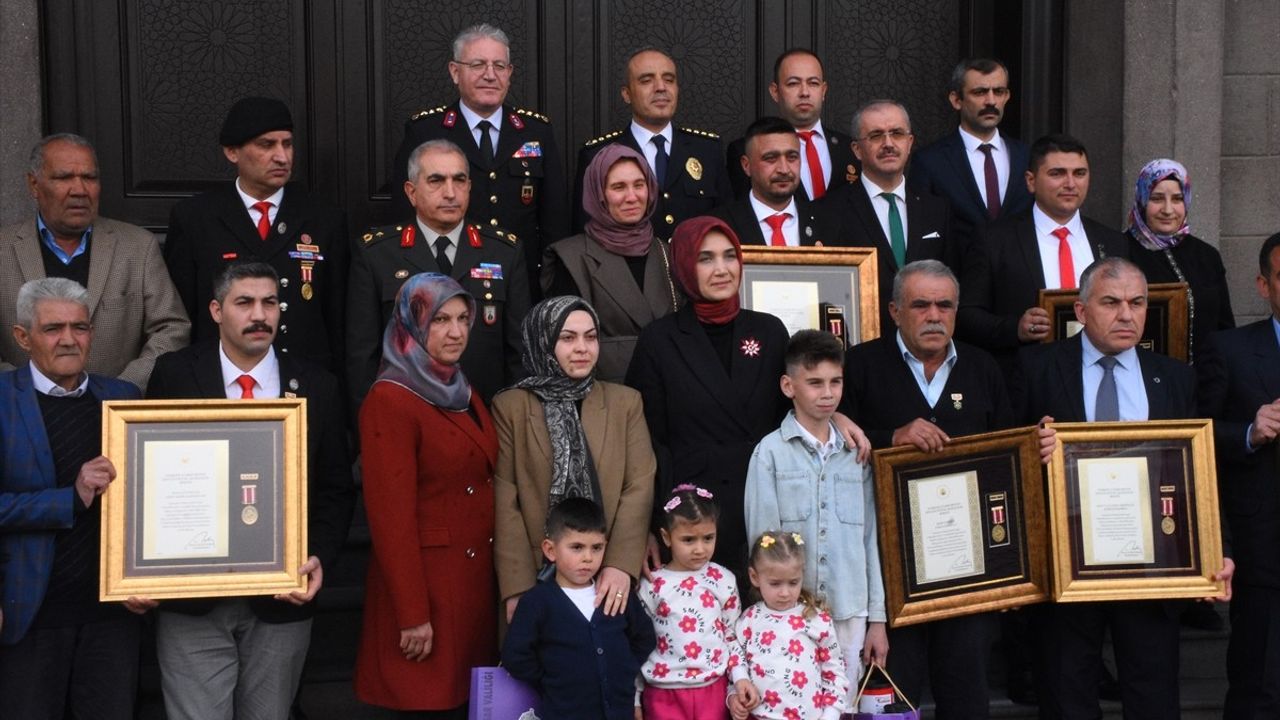 Afyonkarahisar'da Şehit ve Gazilere Devlet Övünç Madalyası Töreni