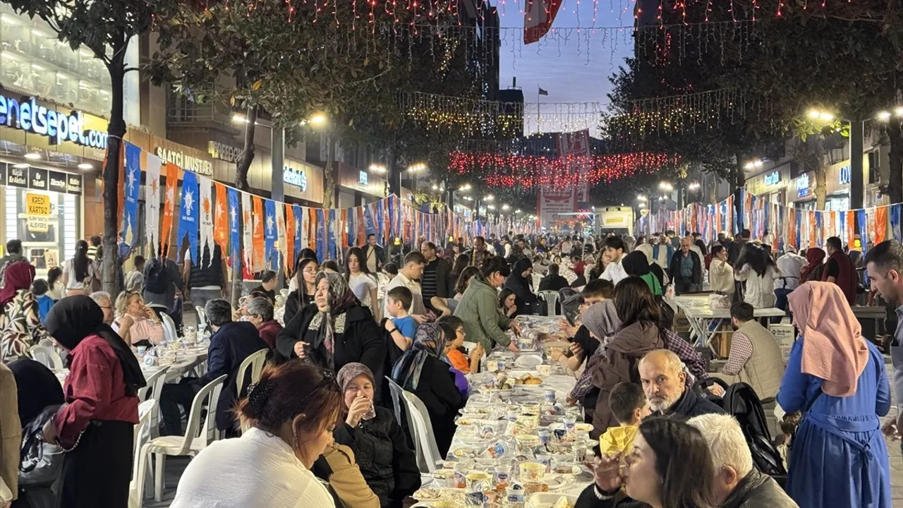 AK Parti Balıkesir İl Teşkilatı İftar Programında Bir Araya Geldi