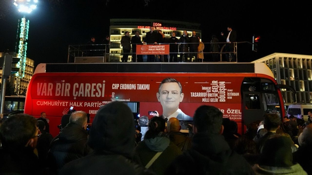 Ankara'da İzinsiz Gösteride Polis Yaralandı