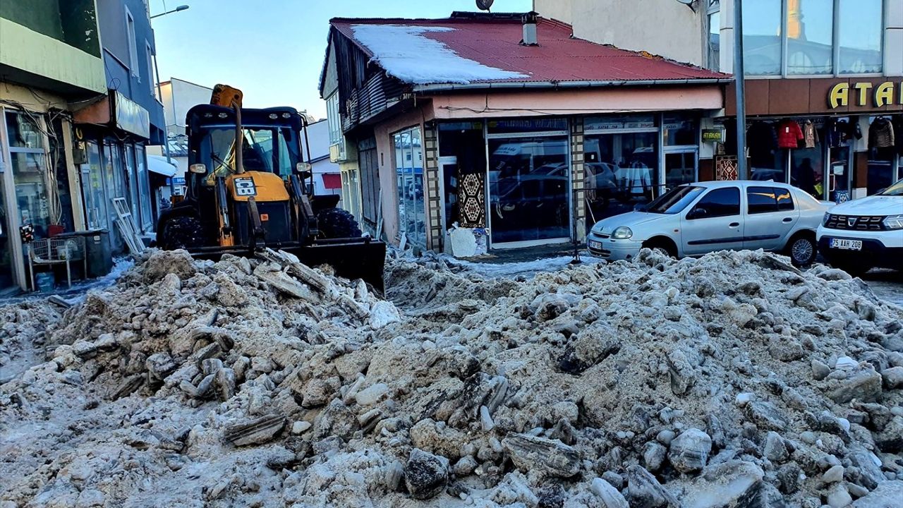 Ardahan Göle'de Kar ve Buz Temizliği Devam Ediyor