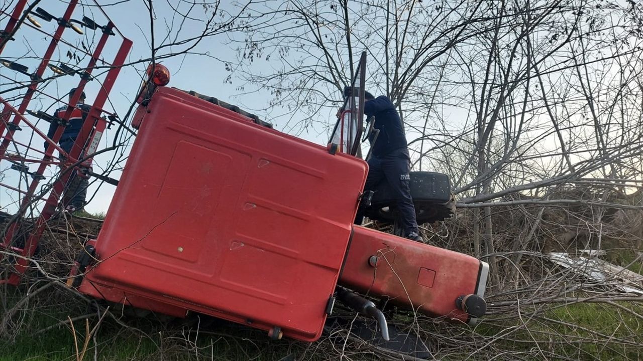 Balıkesir'de Traktör Devrilmesi: Sürücü Hayatını Kaybetti