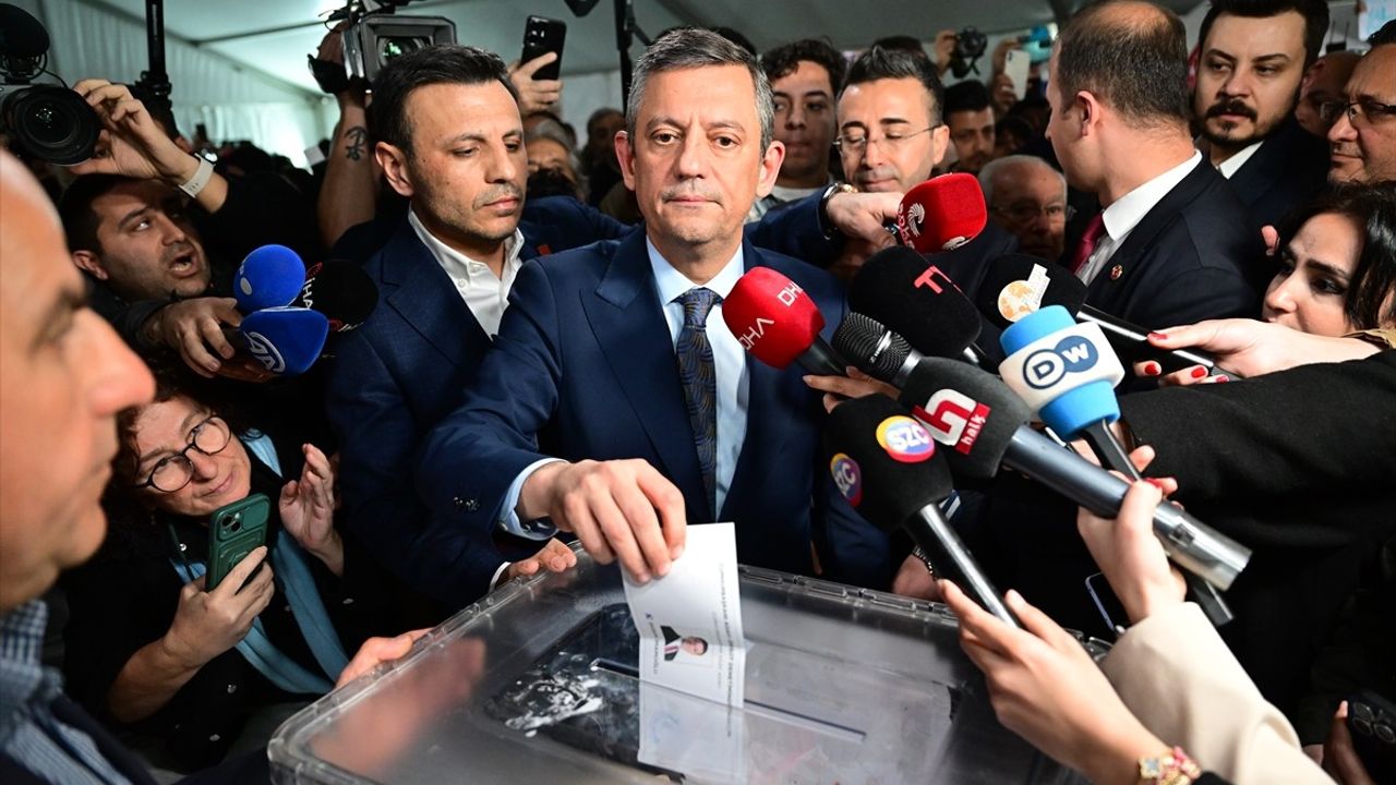 CHP Genel Başkanı Özgür Özel, Ön Seçimde Oyunu Kullandı