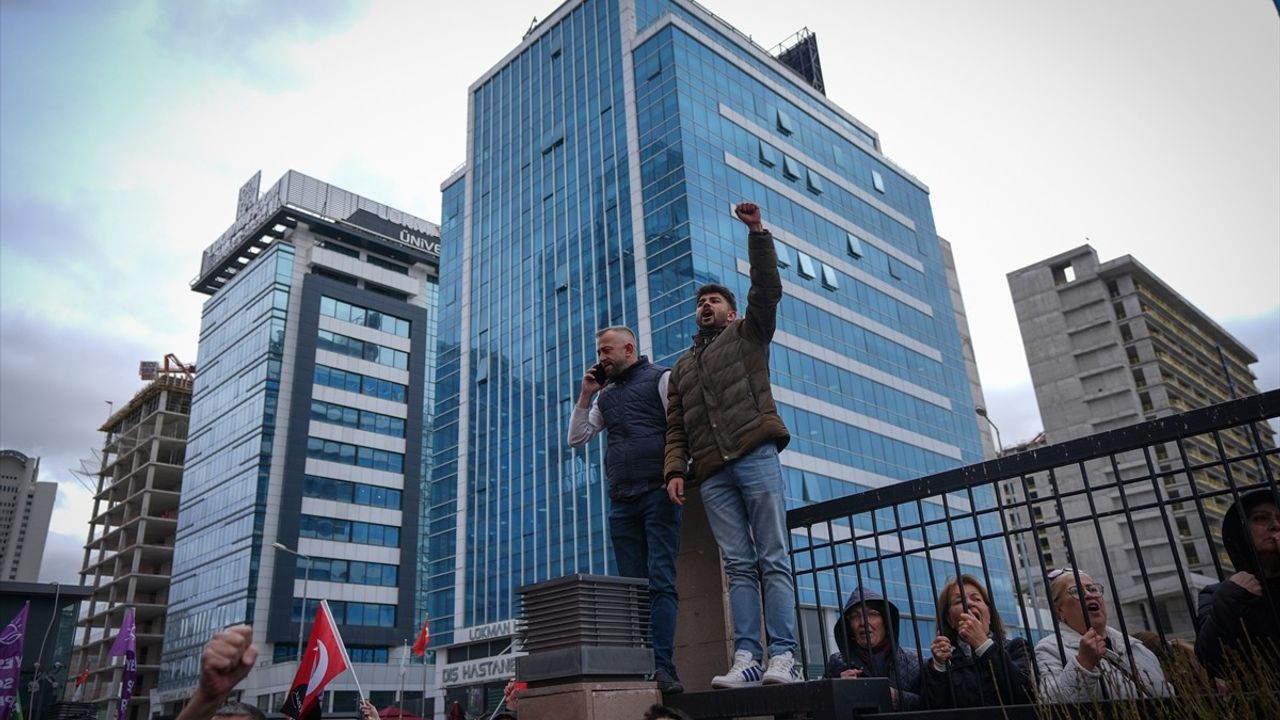 CHP Genel Merkezi'nde İmamoğlu'na Gözaltına Tepki Eylemi