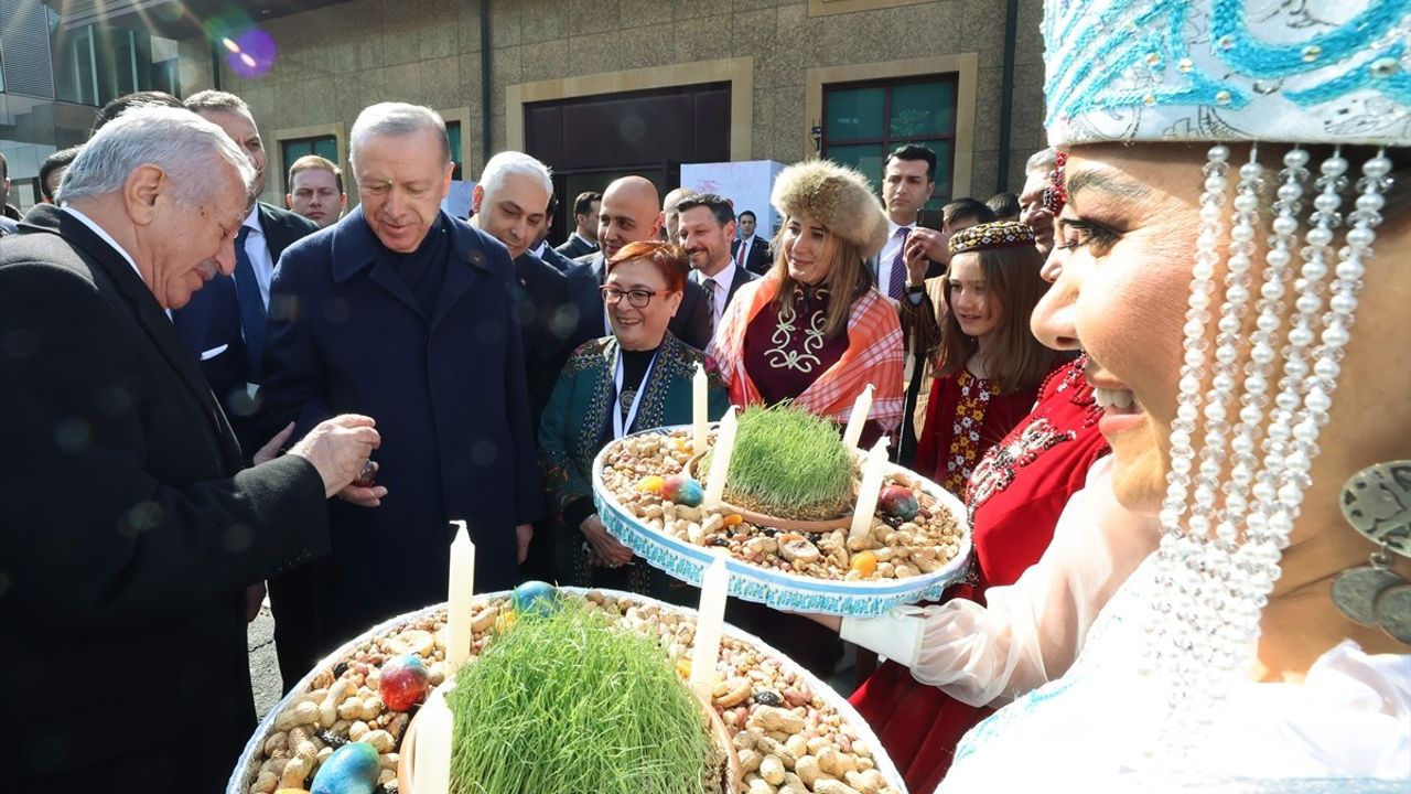 Cumhurbaşkanı Erdoğan, İstanbul'da Nevruz Ateşi Yaktı